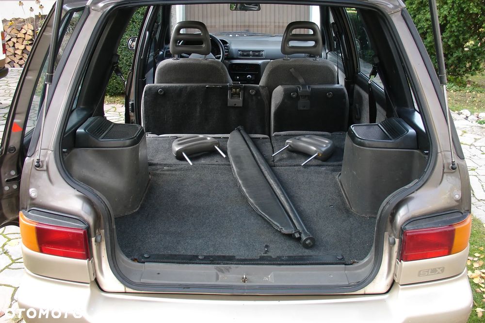 Nissan Prairie 2.0 SLX 5os - 12