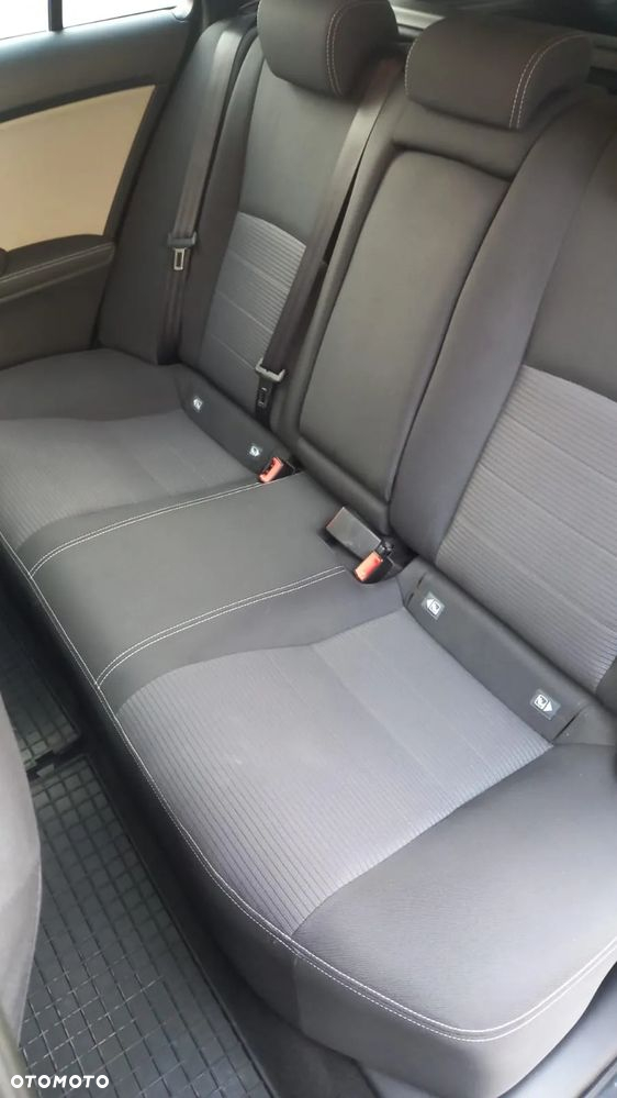 Toyota Avensis - 18