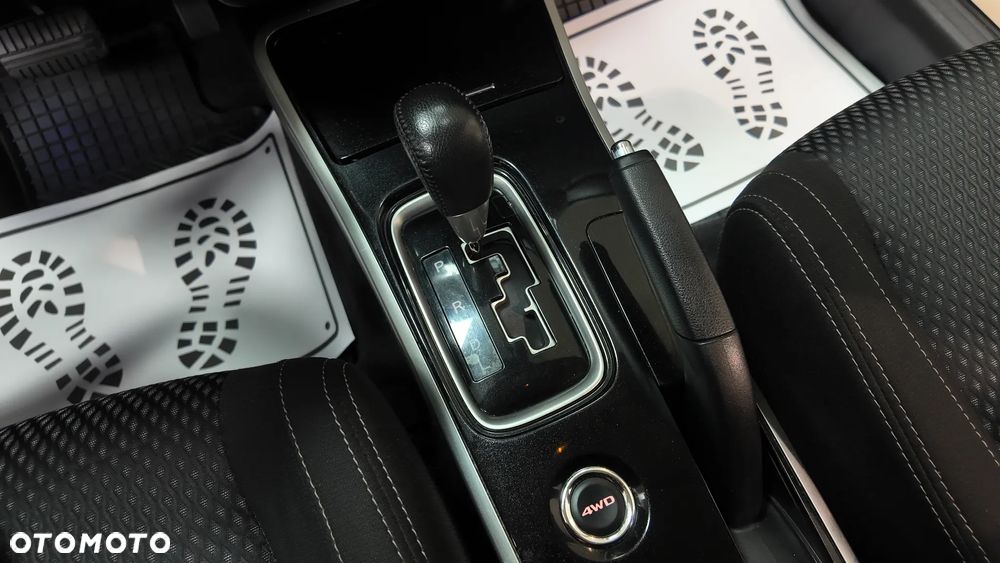 Mitsubishi Outlander 2.0 Intense 4WD CVT - 22