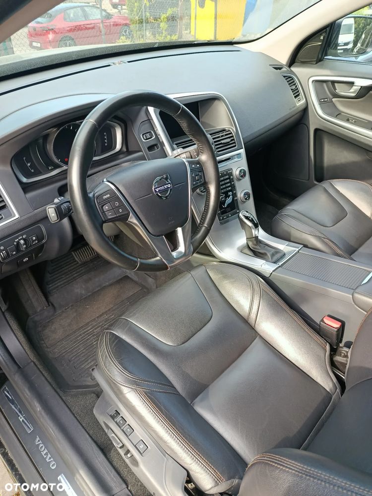 Volvo XC 60 T6 AWD Geartronic Momentum - 9