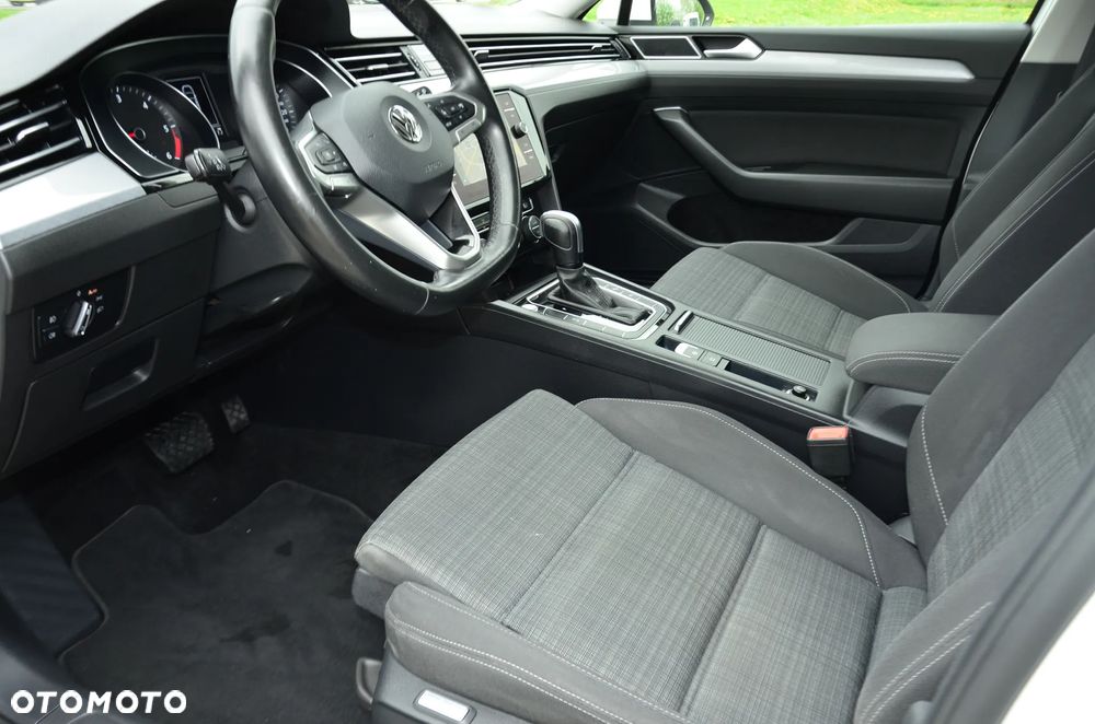 Volkswagen Passat - 17