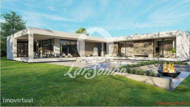 Terreno com 30m frente, para construção de Moradia com 1000m² em Co...