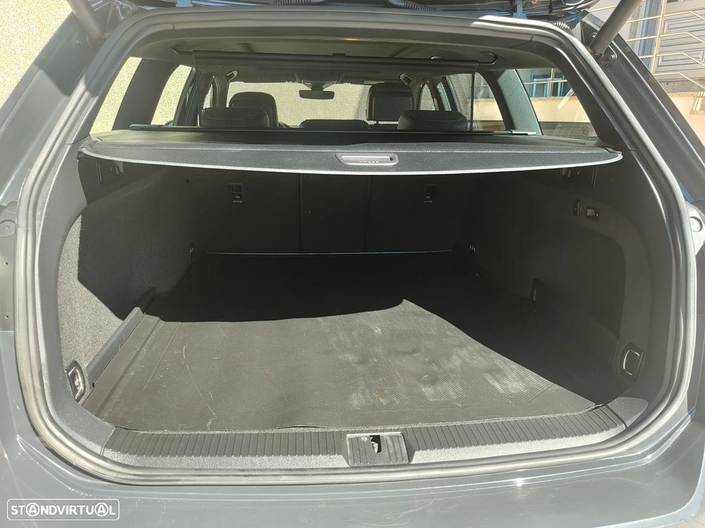 VW Passat Variant 2.0 TDI R-Line DSG - 16