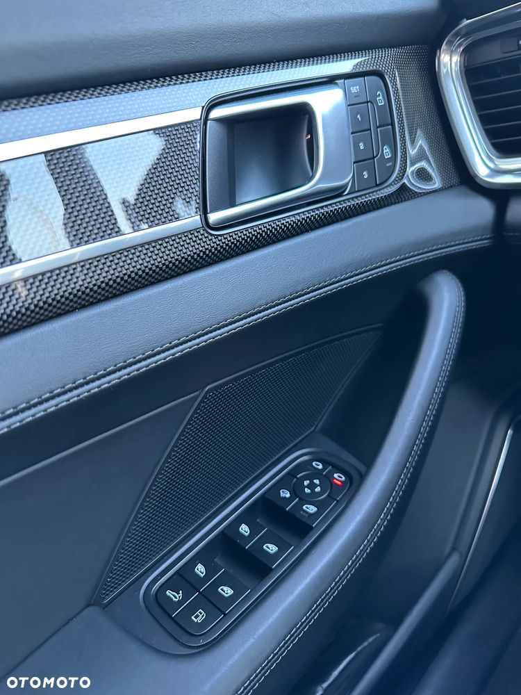 Porsche Panamera - 26