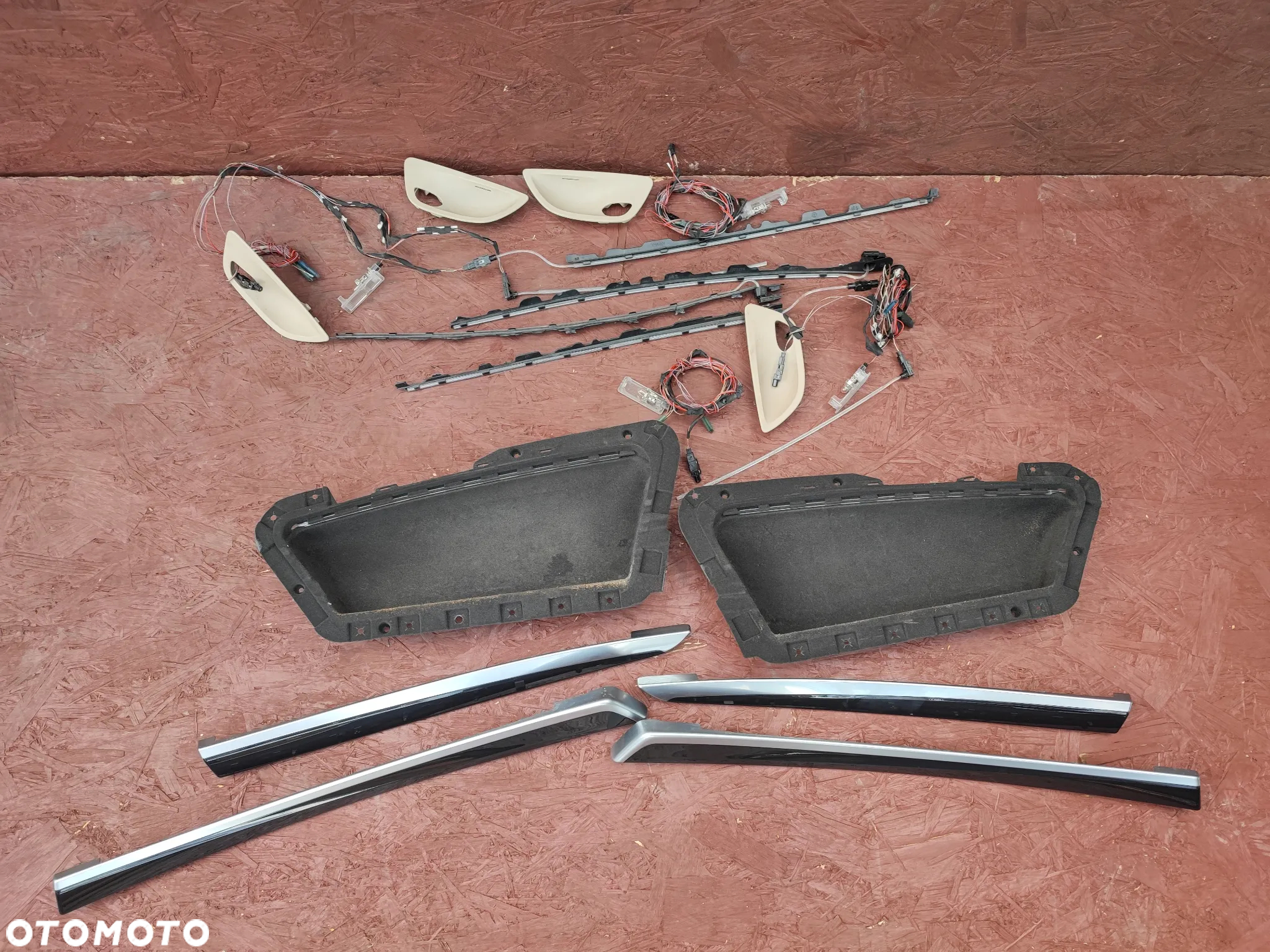 BMW F10 / F11 ORYGINALNY KOMPLET OŚWIETLENIA WNĘTRZA AMBIENT LED + WZIĄZKA PO PINACH + ZAŚLEPKI + DEKORY SCHWARZ O NR. 9 171 779 / 7 225 882 OEM - 2