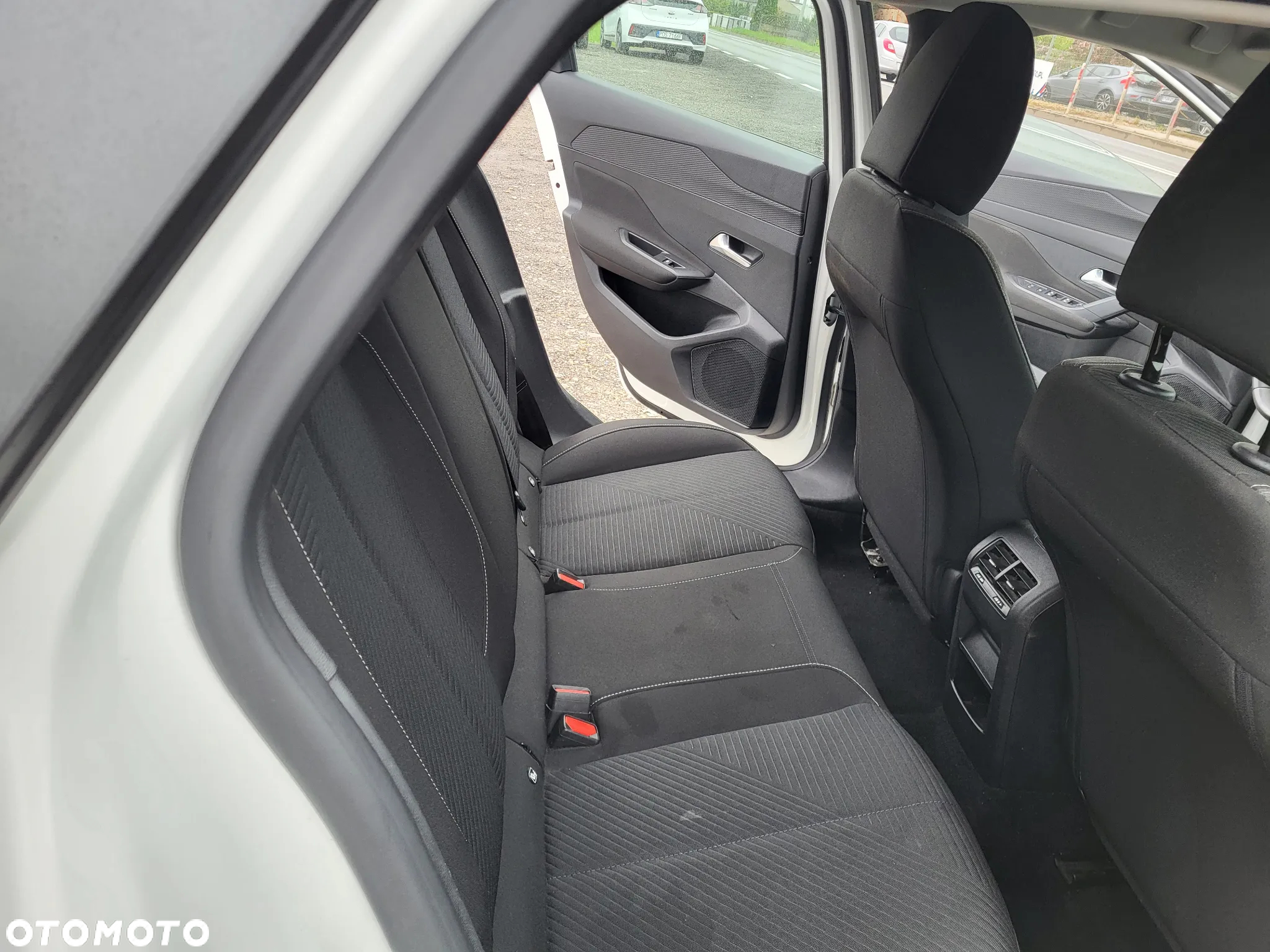 Peugeot 308 1.5 BlueHDi Active Pack Business S&S EAT8 - 23