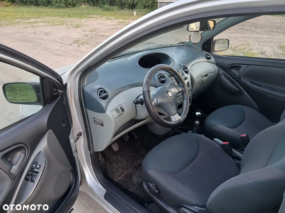 Toyota Yaris - 11