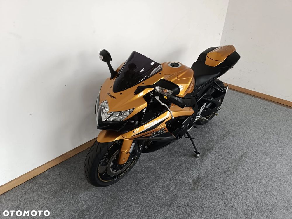 Suzuki GSX-R - 7