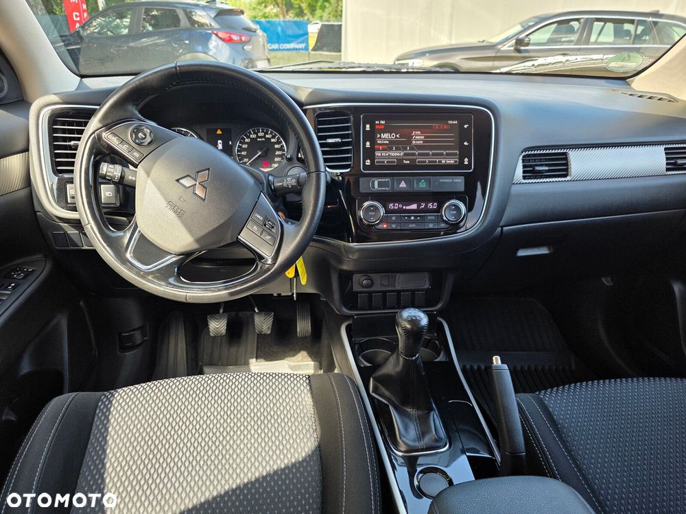 Mitsubishi Outlander - 7