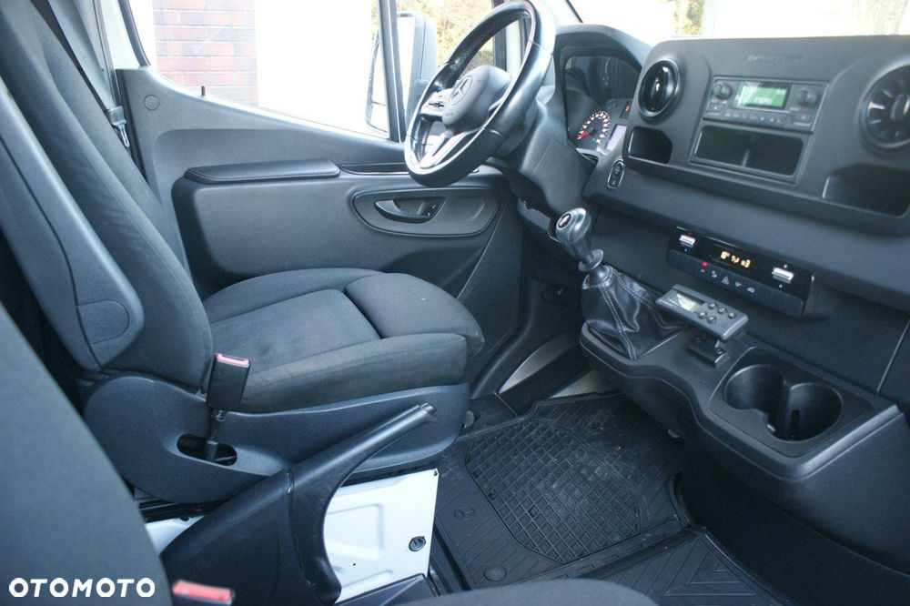 Mercedes-Benz Sprinter - 10
