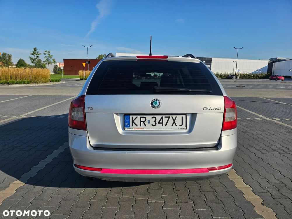 Skoda Octavia 2011 photo 4