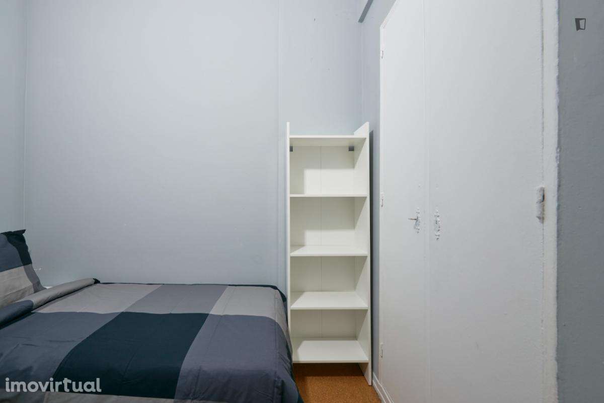 Quarto - localizado em Benfica Lisbon - Grande imagem: 2/23