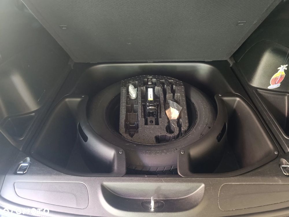 Jeep Grand Cherokee - 32