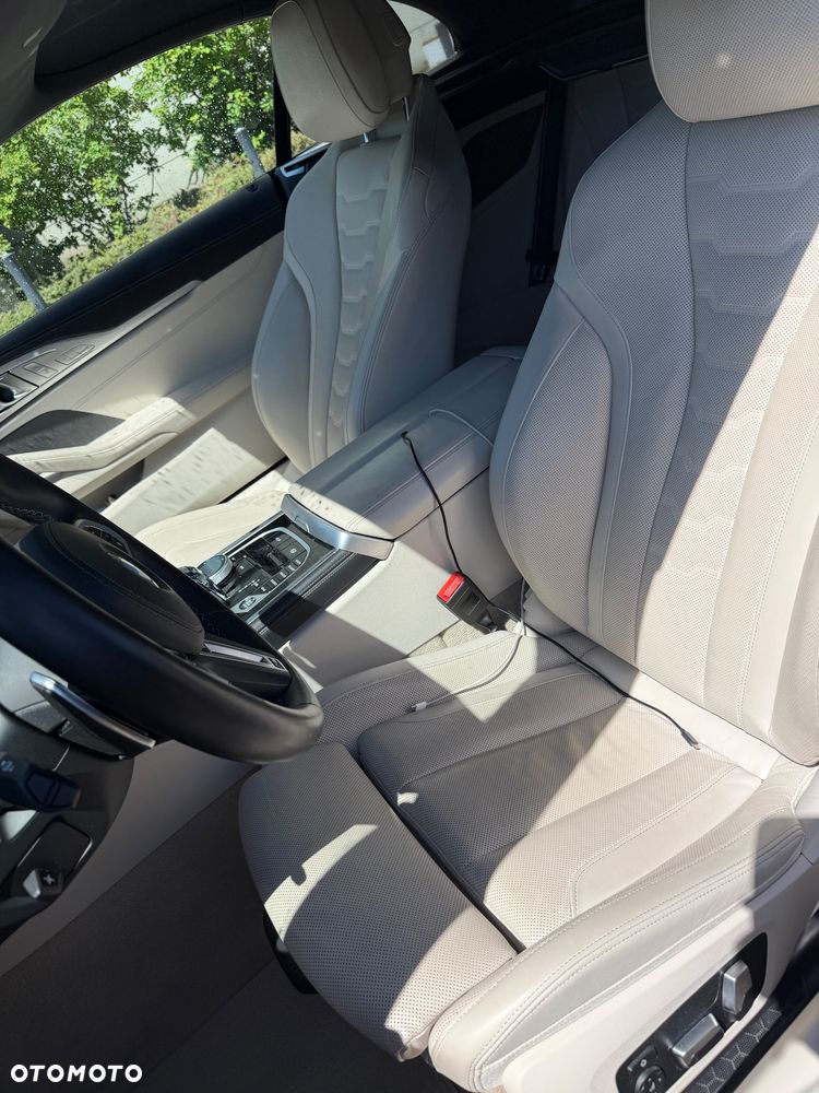 BMW Seria 8 - 18