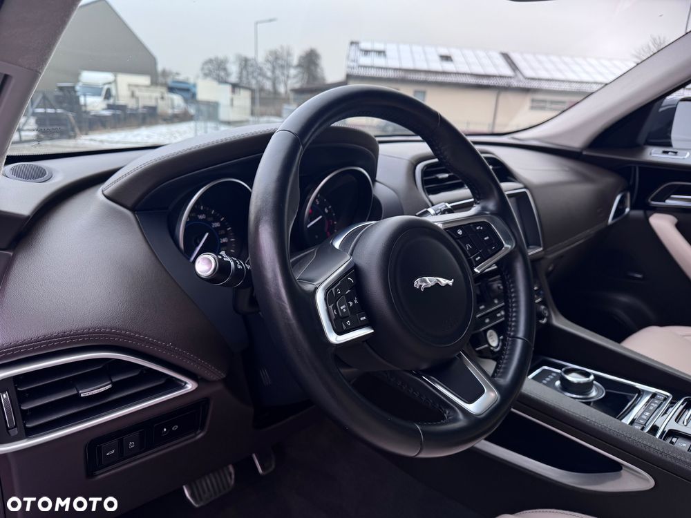 Jaguar F-Pace 25t AWD Prestige - 6