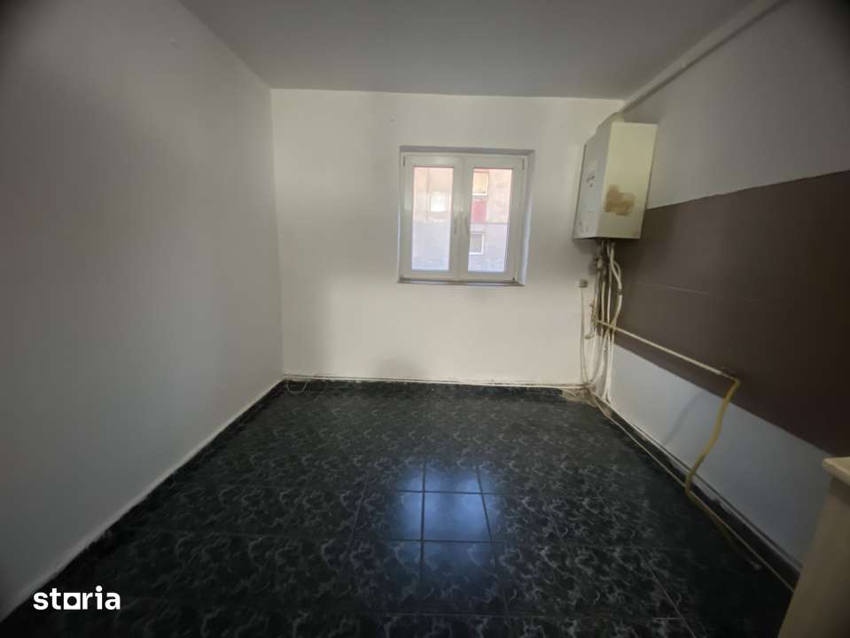 Apartament 3 camere, zona Han, etaj 3 — fotografia 3