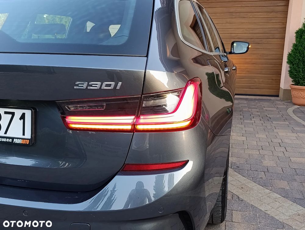 BMW Seria 3 330i M Sport sport - 39
