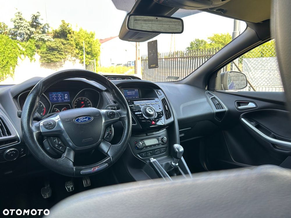 Ford Focus ST - 12