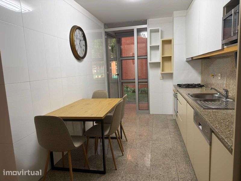 Apartamento T2 com 148m2 em Milheirós, Maia. - Grande imagem: 3/12