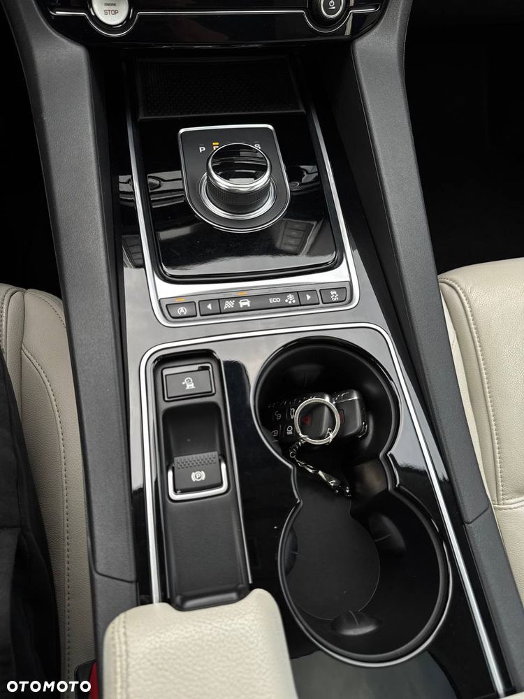 Jaguar F-Pace 2.0 i4D AWD R-Sport - 11