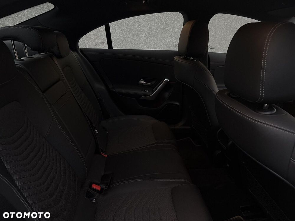 Mercedes-Benz CLA 180 Progressive 7G-DCT - 20