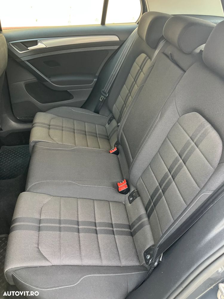 Volkswagen Golf - 9
