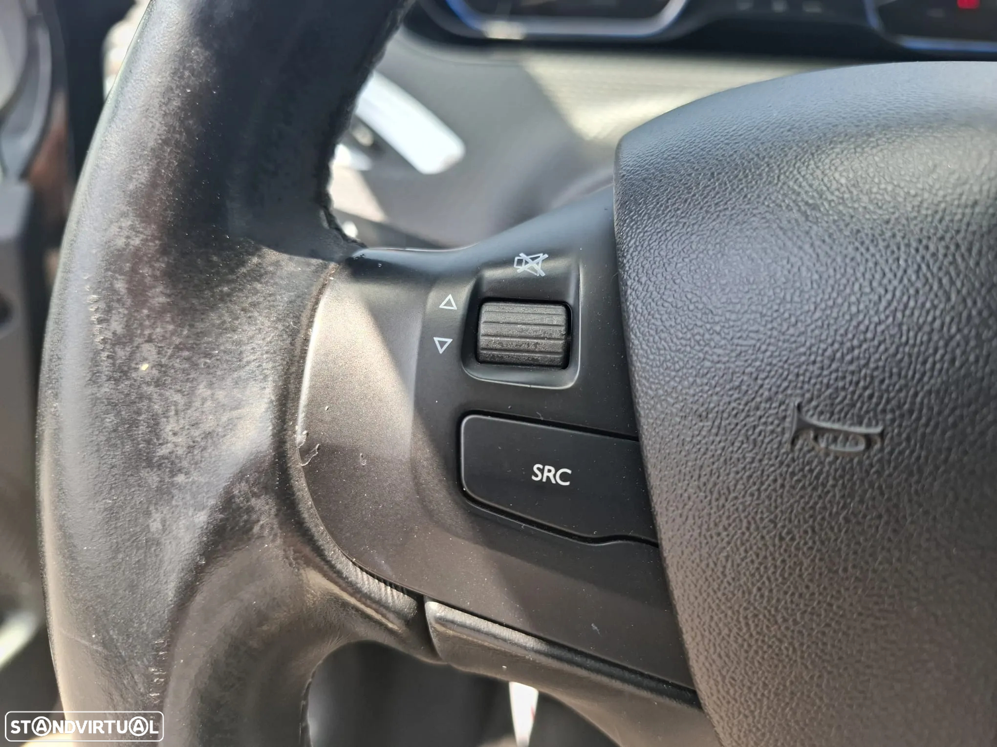 Peugeot 2008 1.6 BlueHDi Allure - 27