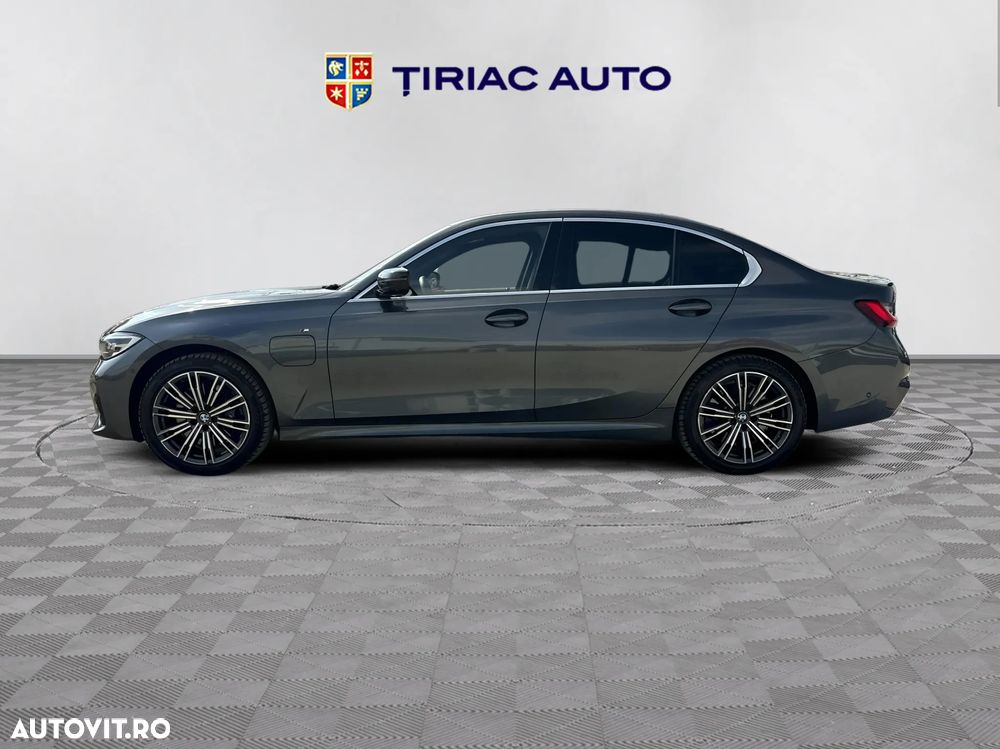 BMW Seria 3 330e xDrive Aut. - 2