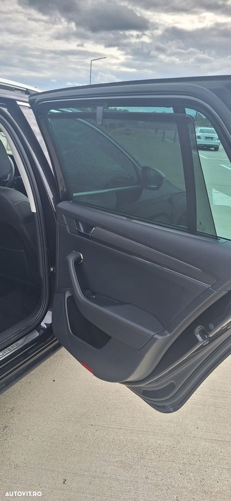 Skoda Superb Combi 2.0 TDI 4x4 DSG Scout - 15