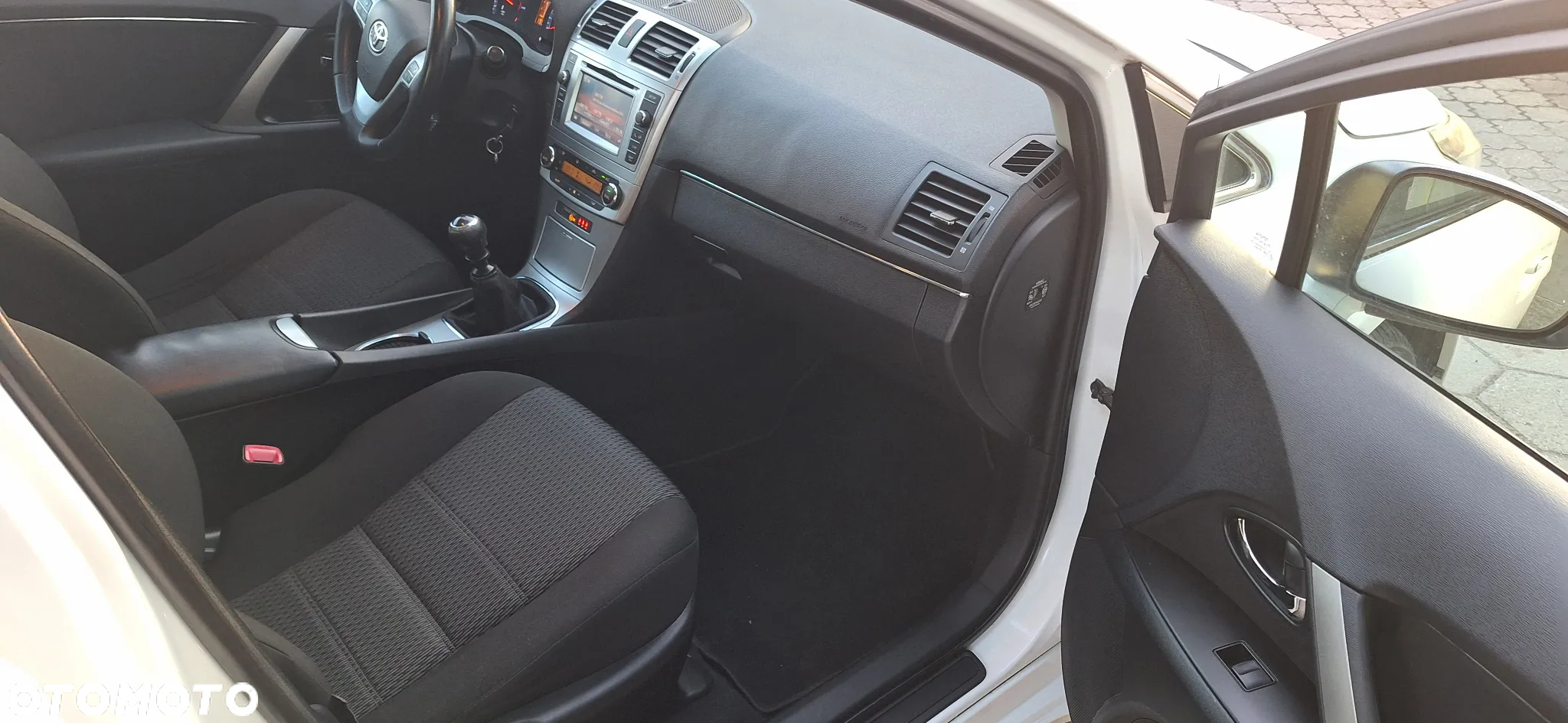 Toyota Avensis 2.0 D-4D Premium - 10