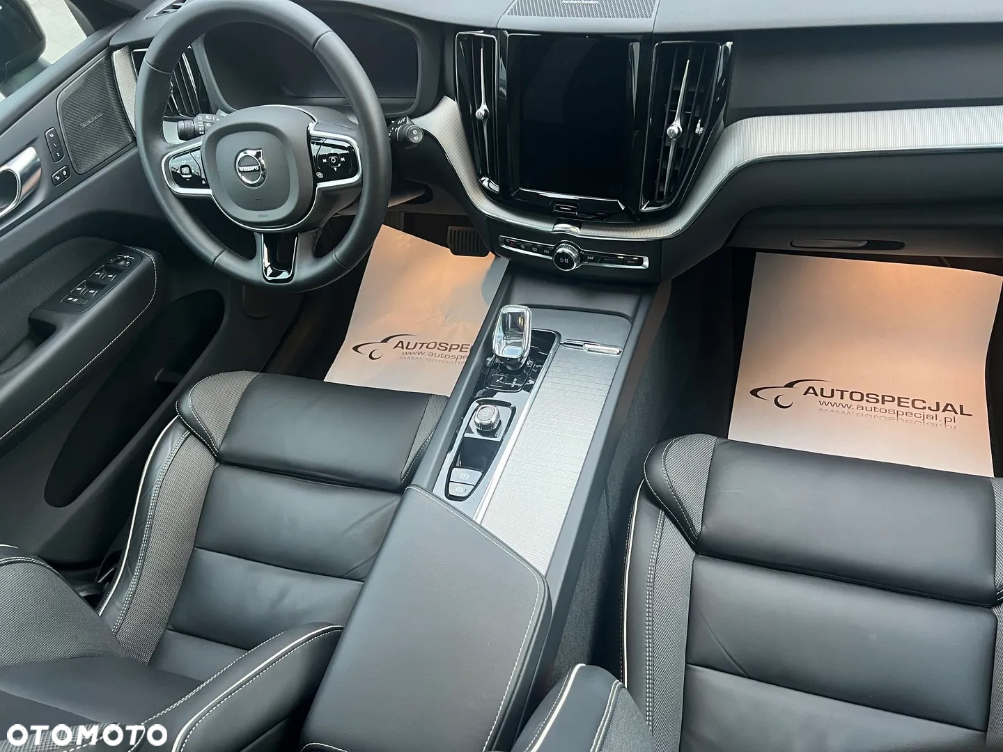 Volvo XC 60 B5 B AWD Plus Black Edition - 22