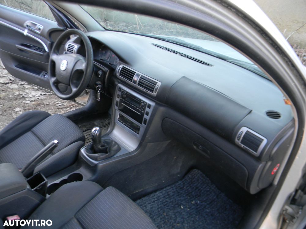 Dezmembrari  Skoda SUPERB 1 (3U)  2001  > 2008 1.9 TDI Motorina - 28