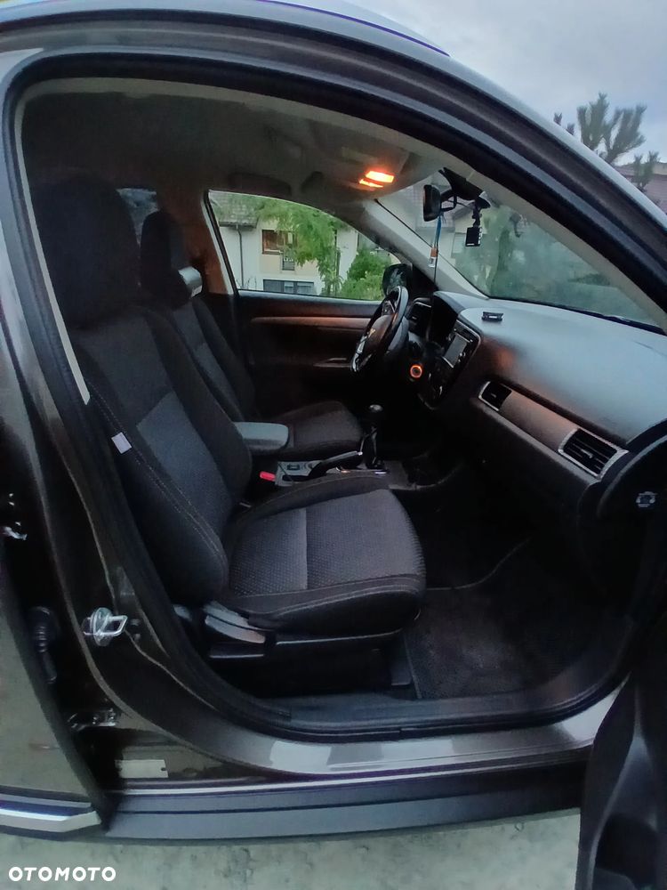 Mitsubishi Outlander - 8