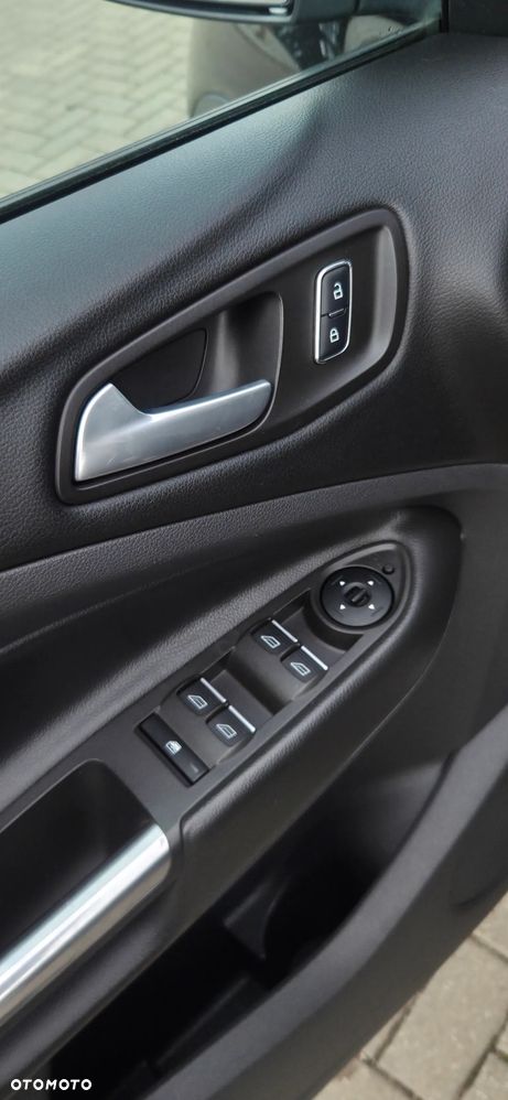Ford Kuga 2.0 TDCi 2x4 Titanium - 28