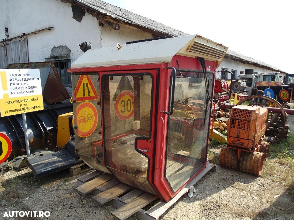 Cabine pt. excavatoare , combine , miniexcavatoare - 1