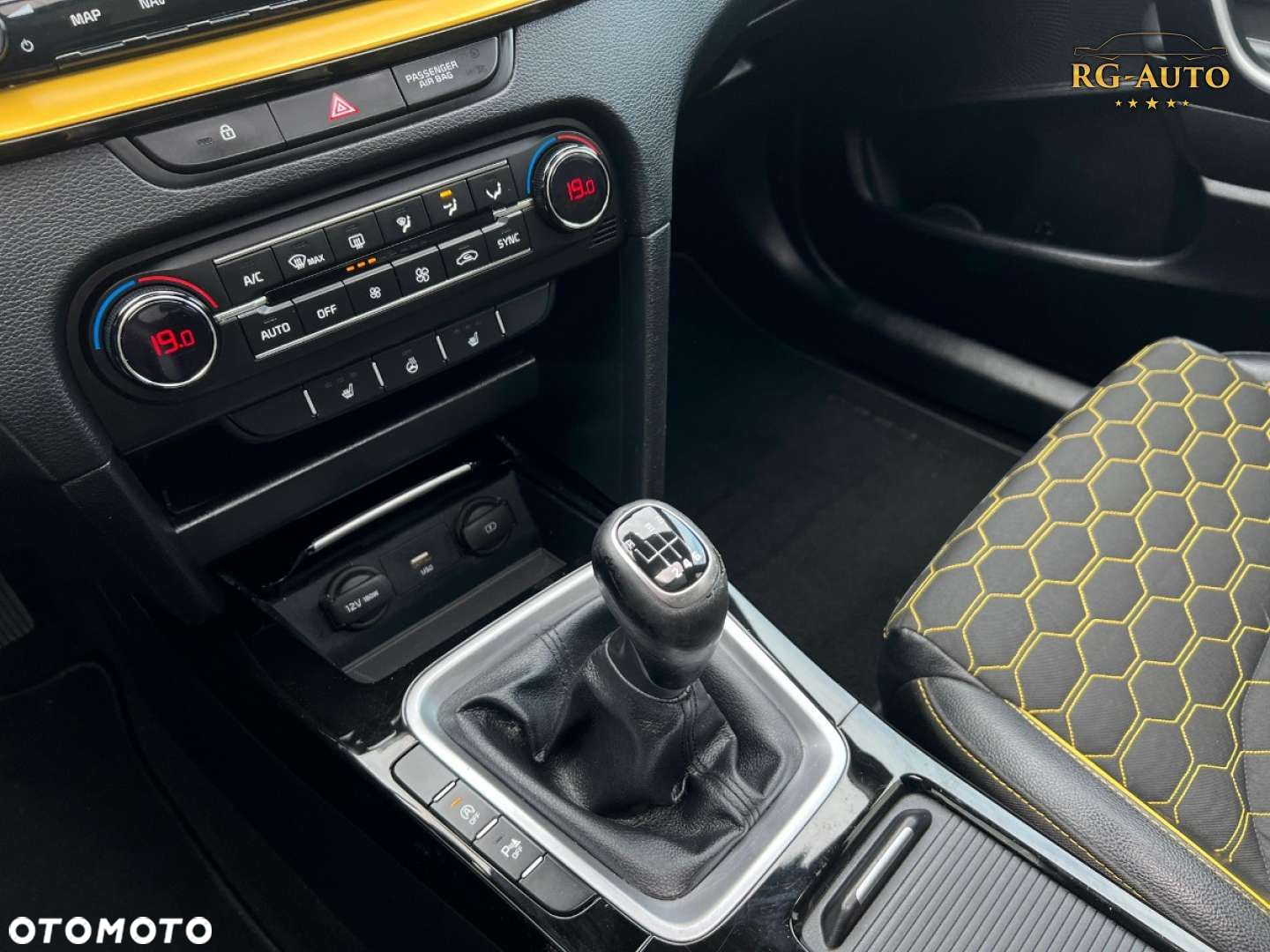 Kia XCeed - 29