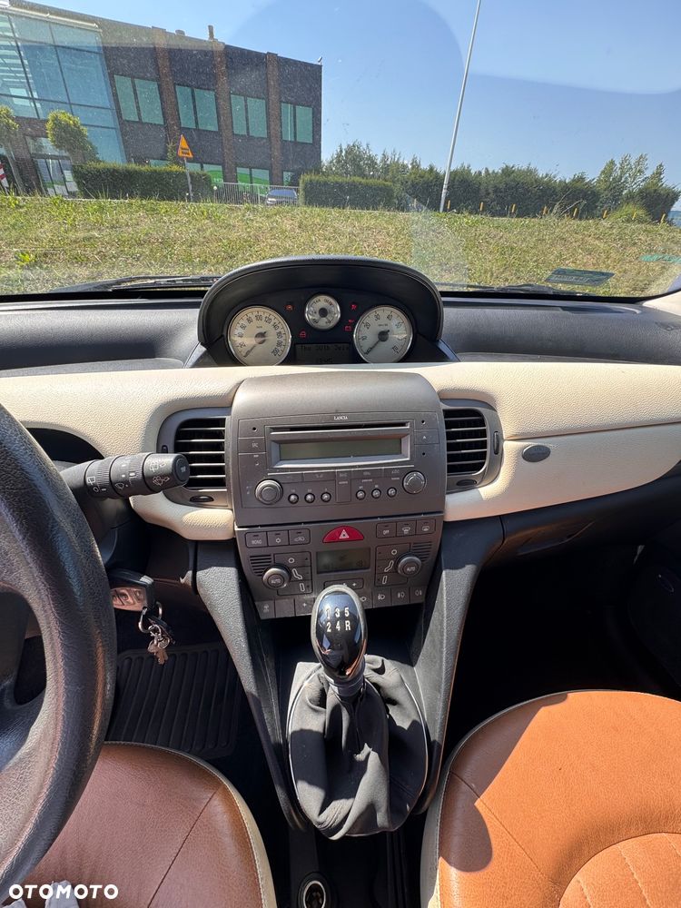 Lancia Ypsilon - 14