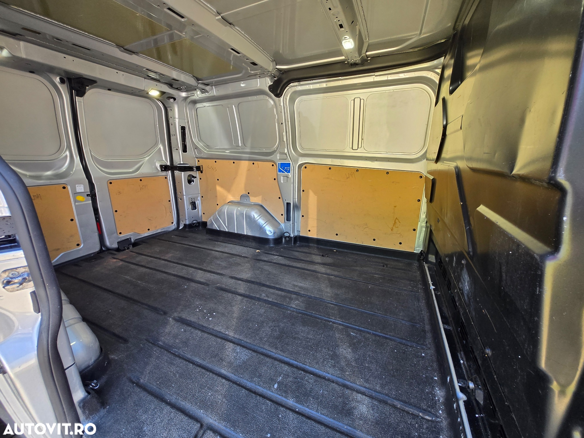 Ford Transit Custom DCIV 320 2.0 EcoBlue 130 CP L1H1 Active Aut. - 10