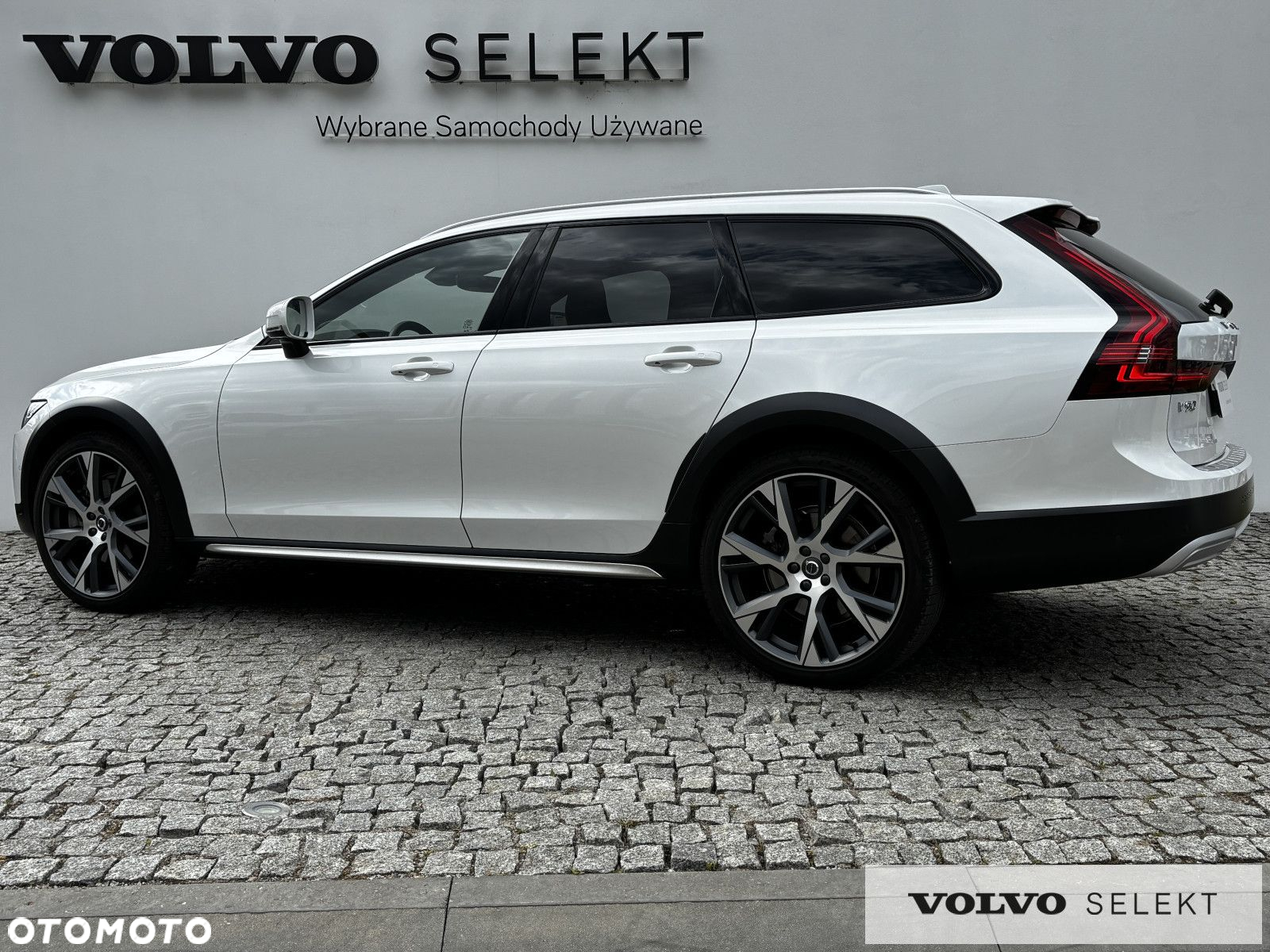 Volvo V90 Cross Country - 4