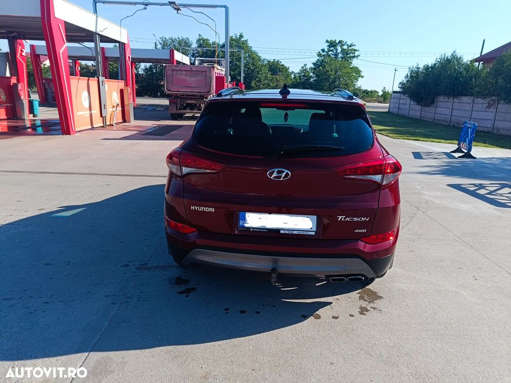 Hyundai Tucson 2.0 CRDI 4WD 6MT Luxury - 2