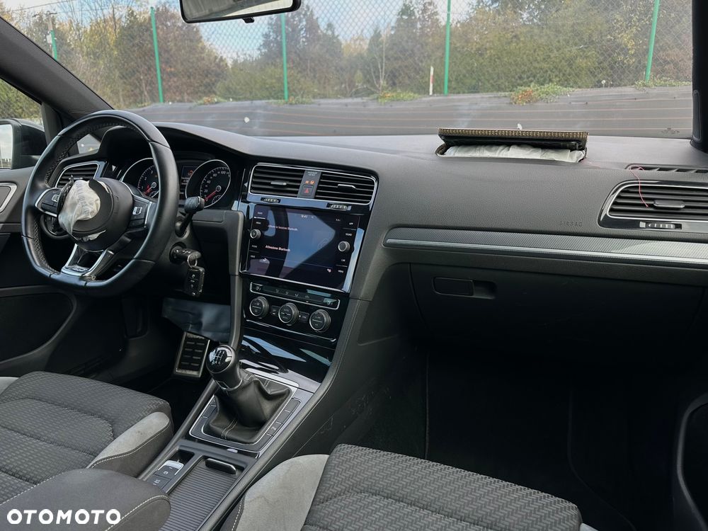 Volkswagen Golf 1.5 TSI OPF R-Line - 24