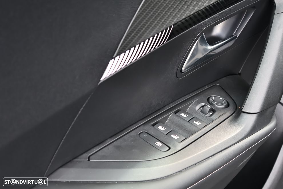 Peugeot 2008 1.2 PureTech Allure - 16