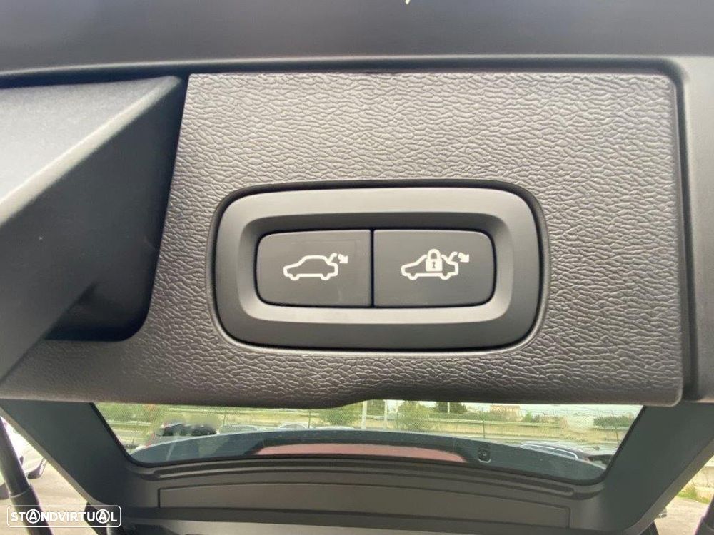 Volvo XC 60 2.0 T6 PHEV Ultra Bright - 19