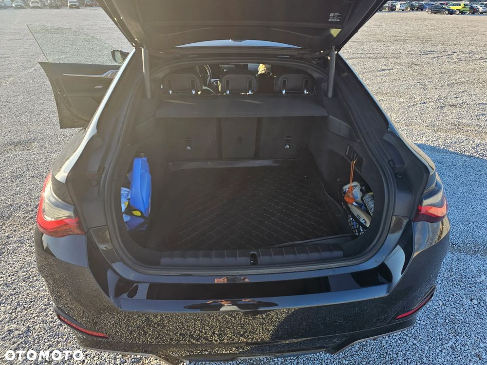 BMW i4 - 14