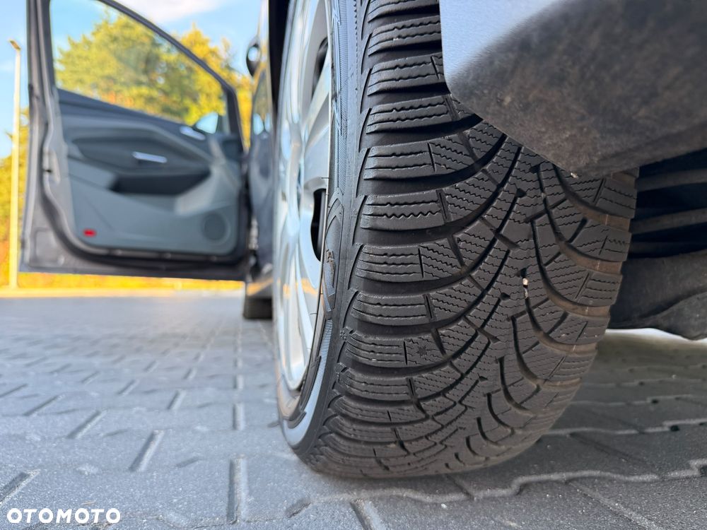 Ford Grand C-MAX - 22