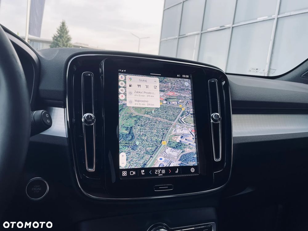 Volvo XC 40 B3 Plus Dark - 12