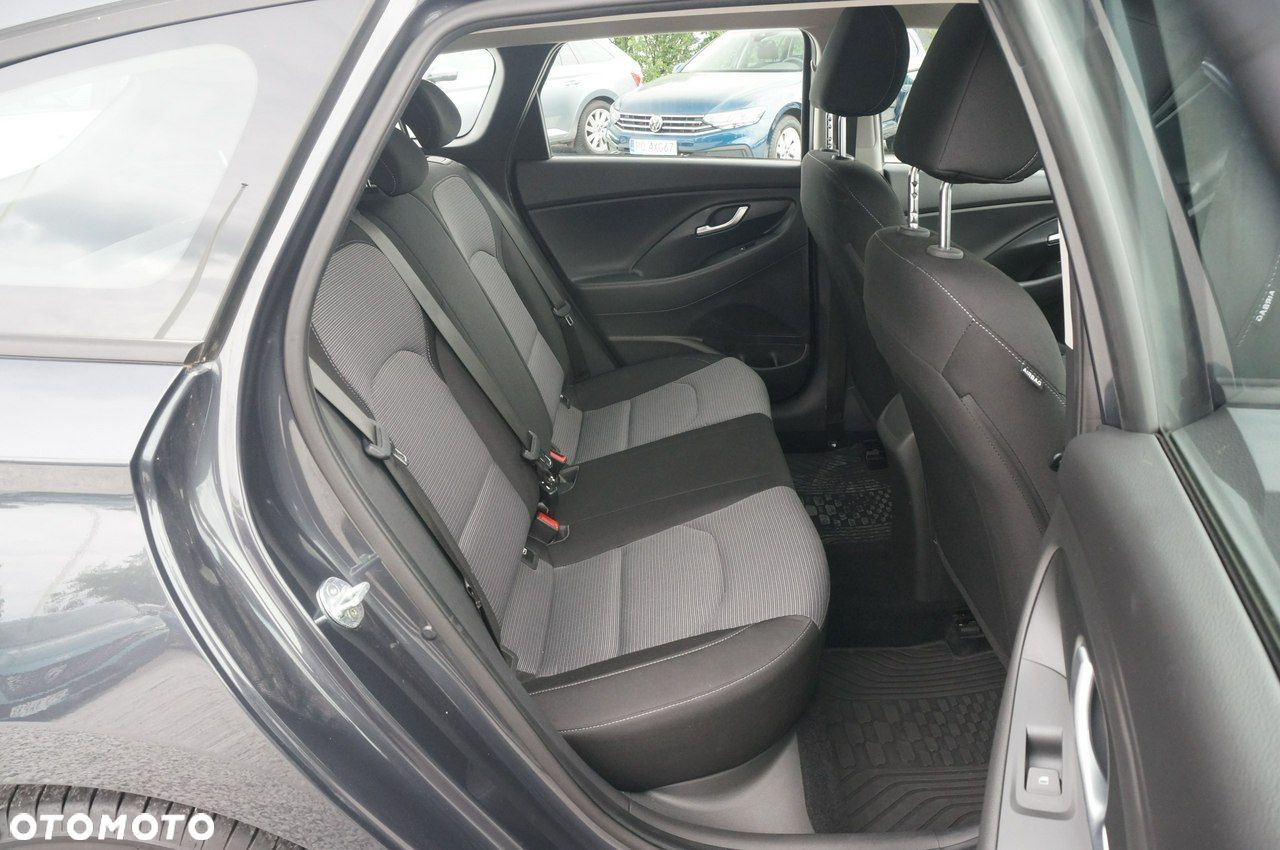 Hyundai i30 1.6 D Classic + DCT - 31