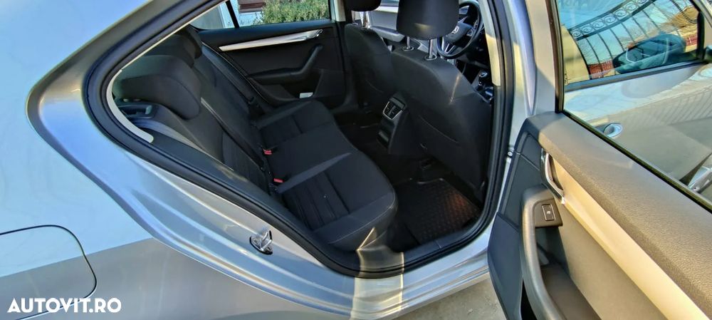 Skoda Octavia Combi Diesel 1.6 TDI Ambition - 14