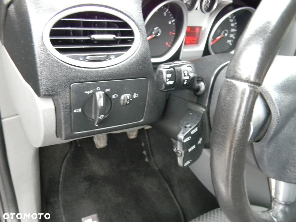 Ford Focus 1.6 Sport - 33