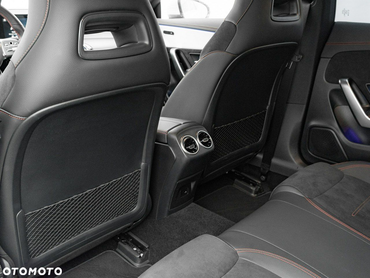 Mercedes-Benz CLA - 24